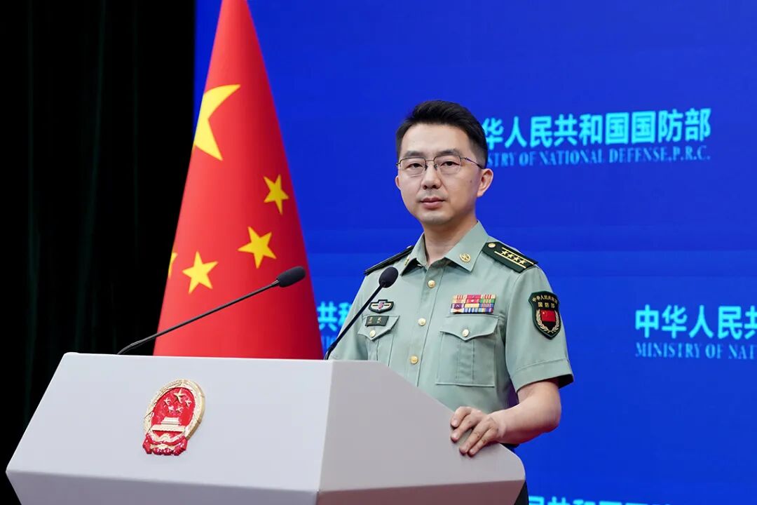 菲律宾防长赴中业岛参加纪念“南海仲裁裁决”十年活动 中国国防部回应