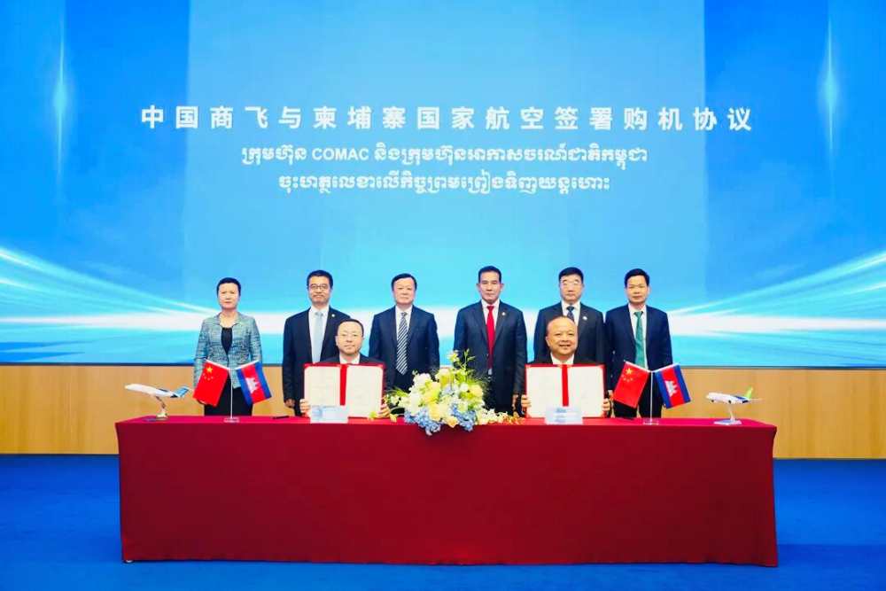 柬埔寨国家航空与中国商飞签署20架C909飞机购机协议 柬首相洪玛奈赞赏和支持项目合作