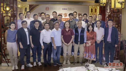 柬埔寨中国港澳商会举行第十一届理事会换届选举 黄瑞华连任会长