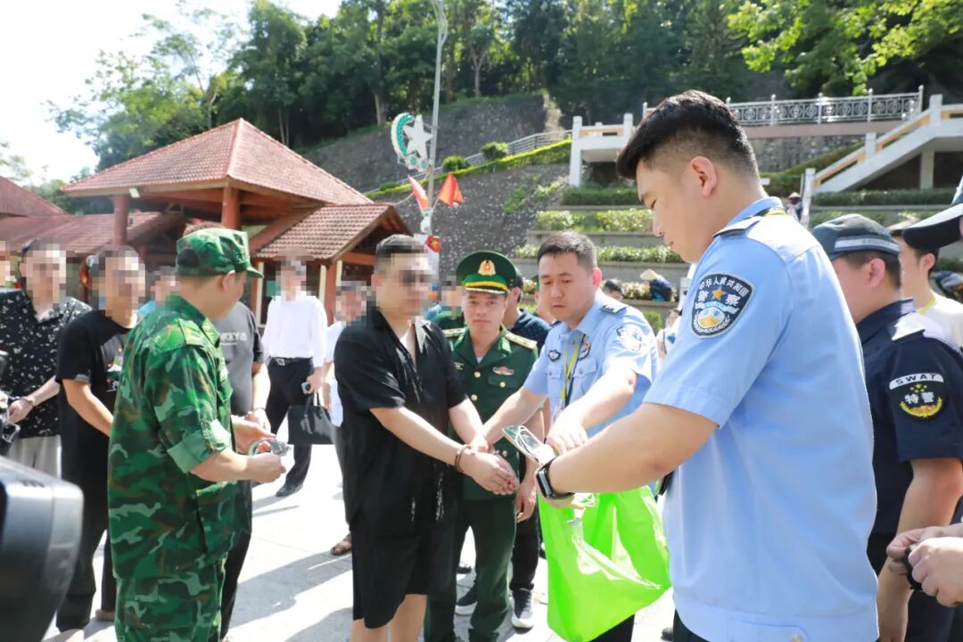 一名涉嫌破坏计算机信息系统犯罪嫌疑人潜逃越南被抓 已被押解回中国