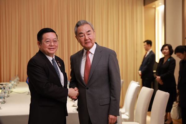 中国外长王毅会见东盟秘书长高金洪：菲律宾军警部分势力蓄意挑衅，制造海上事端