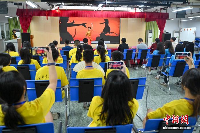 50名华裔青少年在广东开启研学之旅