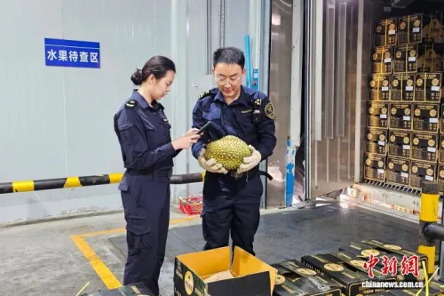 中老铁路上半年进出口货值同比增逾三成