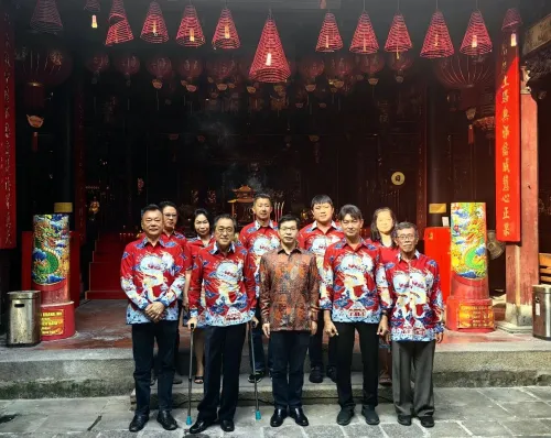 中国驻泗水总领事叶素走访三宝垄大觉寺基金会