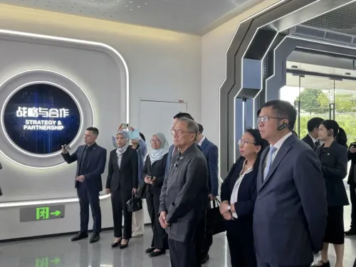 东盟国家驻华使节走进广西 共话人工智能领域合作前景