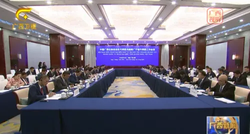 中国广西壮族自治区政府与越南广宁省政府举行会谈