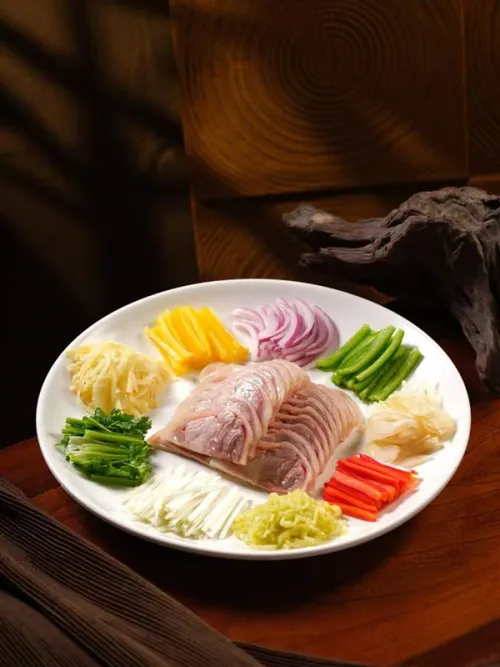 扎根本土产业，玉林陆川猪冰皮猪手擦亮广西美食名片