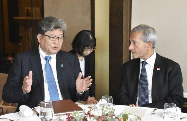 日本执政党自民党高层与新加坡外长会谈 确认推进能源、供应链等合作
