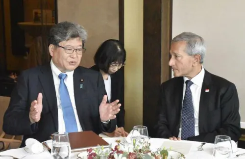 日本执政党自民党高层与新加坡外长会谈 确认推进能源、供应链等合作