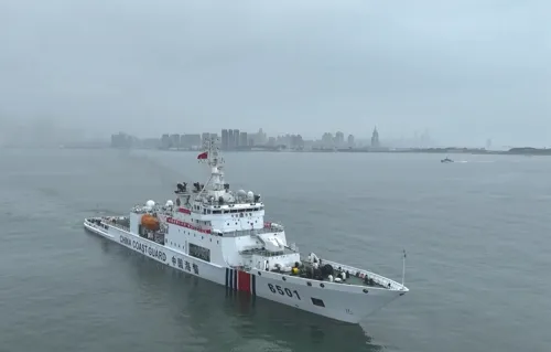 中国海警舰艇编队起航赴北太平洋开展公海渔业执法巡航