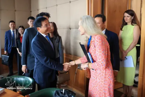 越南提议世贸组织与世界经济论坛加大合作力度 支持其迈向高收入国家