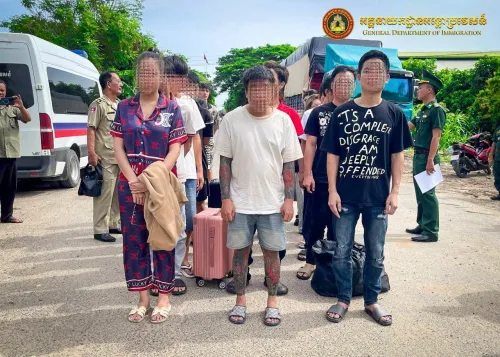柬埔寨移民总局遣返21名非法居留及务工的越南籍人员