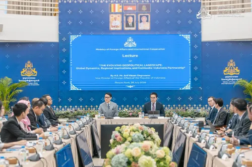 柬埔寨与印度尼西亚探讨全球地缘政治变化 强调深化战略伙伴关系