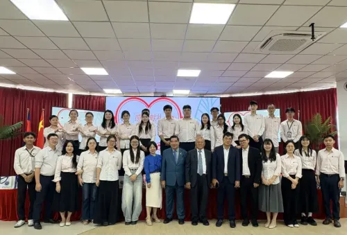 柬华应用科技大学举办2026年度教师离任欢送会