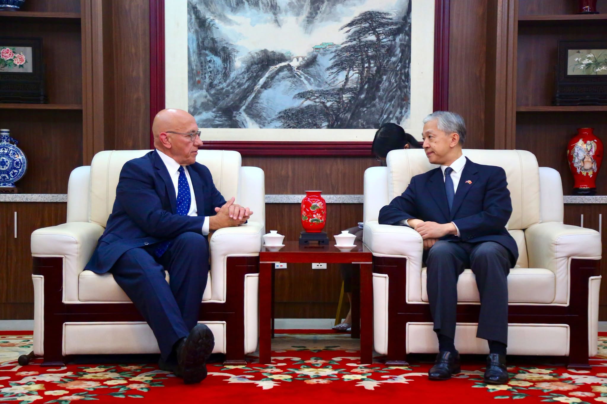 中国驻柬埔寨大使汪文斌会见联合国人权官员 强调在相互尊重基础上推进人权事业