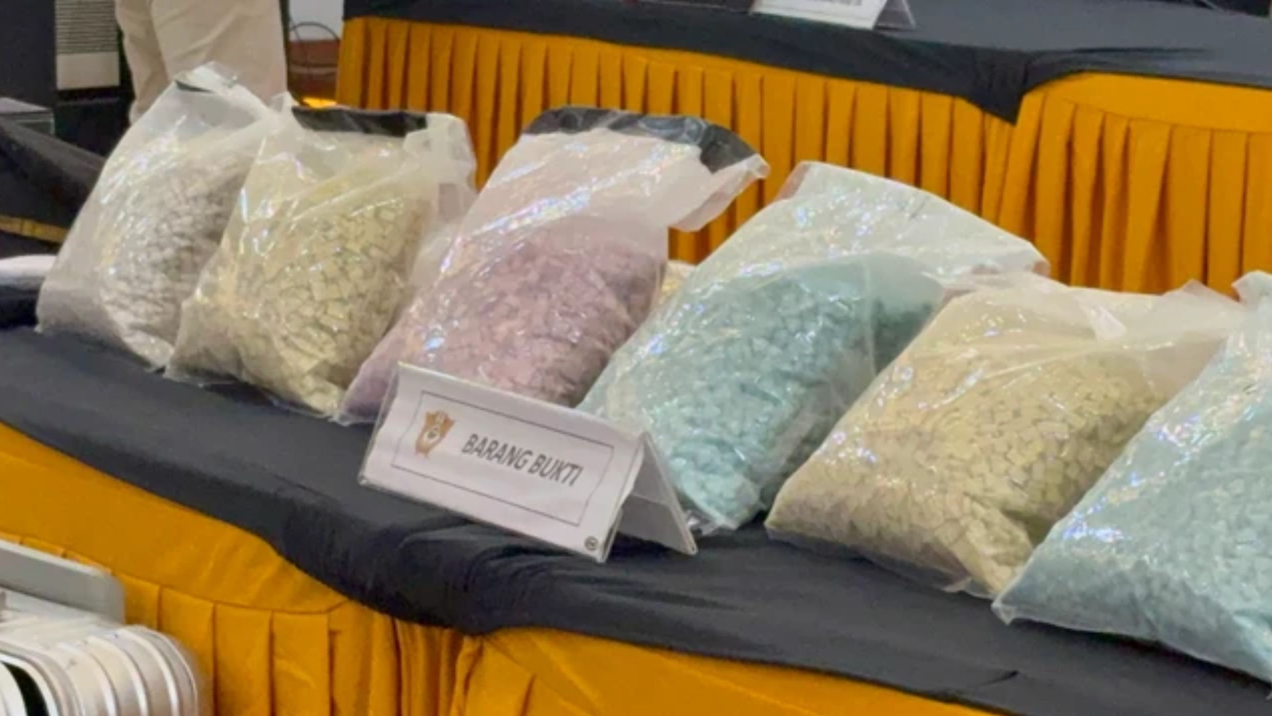 马来西亚飞行员涉嫌毒驾并走私逾25公斤毒品在印尼雅加达被捕