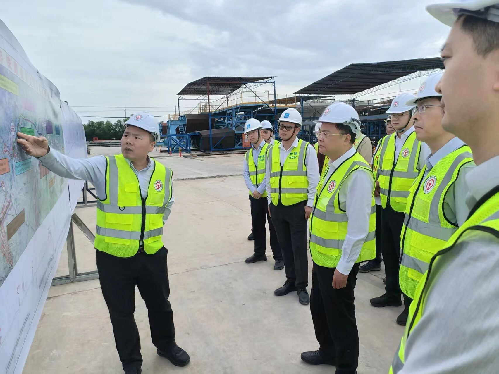 中国驻泰国大使张建卫赴中泰铁路项目现场考察