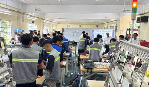 柬埔寨工会领导人赞扬政府职业培训计划 称其助力就业与引资