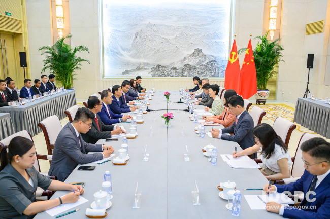 中共中央对外联络部副部长孙海燕会见柬埔寨奉辛比克党干部考察团