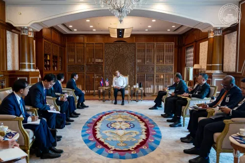 马来西亚总理安瓦尔会见柬埔寨副首相兼外交大臣 深化多领域合作、巩固战略伙伴关系