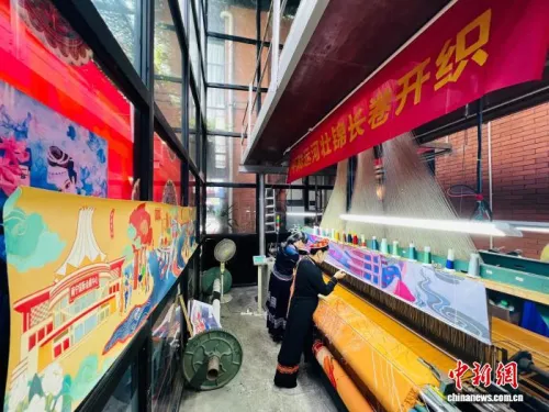 非遗织锦绣运河 广西以壮锦长卷定格平陆运河世纪荣光