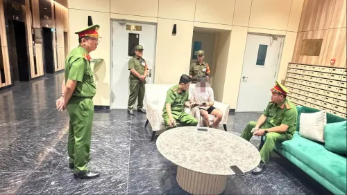 越南岘港警方凌晨突击高档公寓 多名外籍人员涉毒被查
