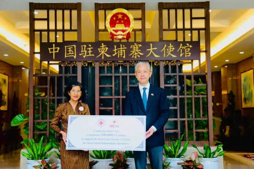 柬埔寨红十字会向中国红十字会捐赠10万美元 支持灾后恢复工作