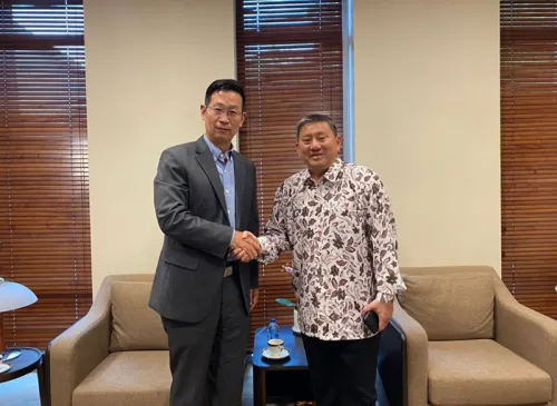 Secretary General of the ASEAN-China Centre Calls on Ambassador of Singapore to China