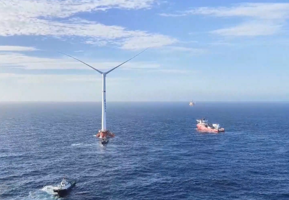 【视频】中国首座抗17级台风高技术难度浮式风电平台投运