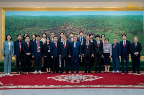柬埔寨首相洪玛奈会见港粤澳企业代表团 鼓励拓展多领域投资