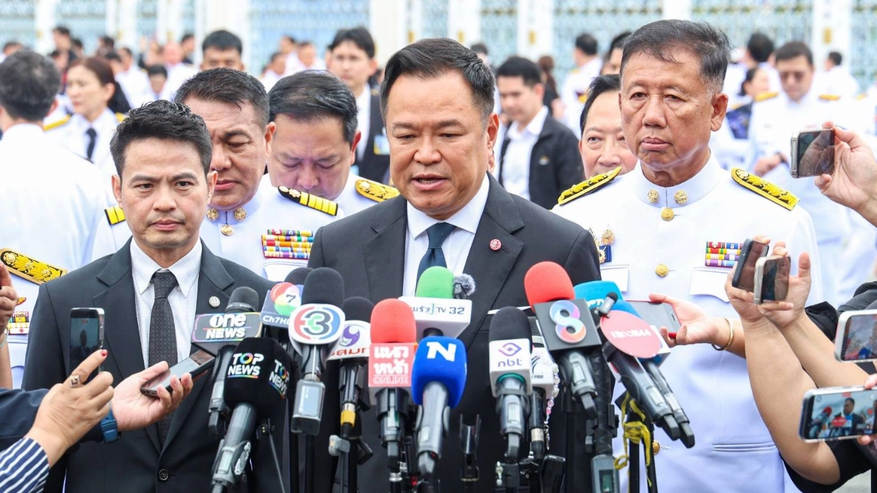 泰国校园枪击案后泰总理阿努廷表态:将推动修法严控民众携枪