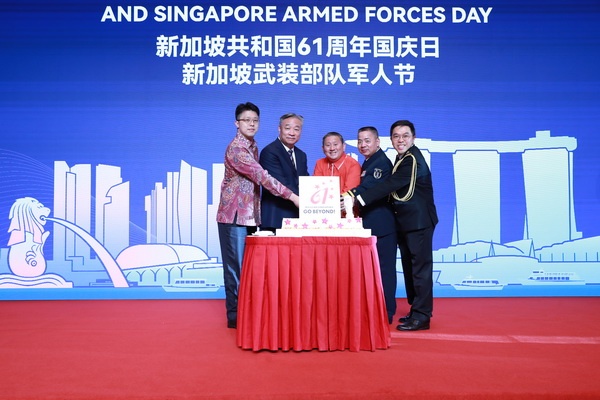 中国外交部副部长苗得雨出席新加坡国庆日暨武装部队军人节招待会