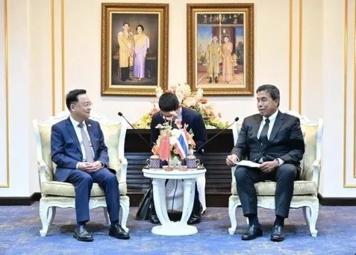 中国驻泰国大使张建卫会见曼谷市长查察