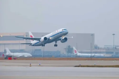 中国国产大飞机C919正式执飞国际商业航线