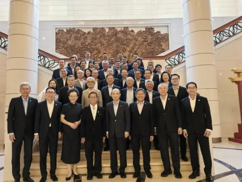 中国驻新加坡使馆与新加坡中华总商会举行联谊交流活动