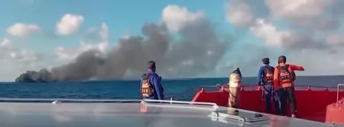 印尼一客轮凌晨起火 船上百余人全部撤离