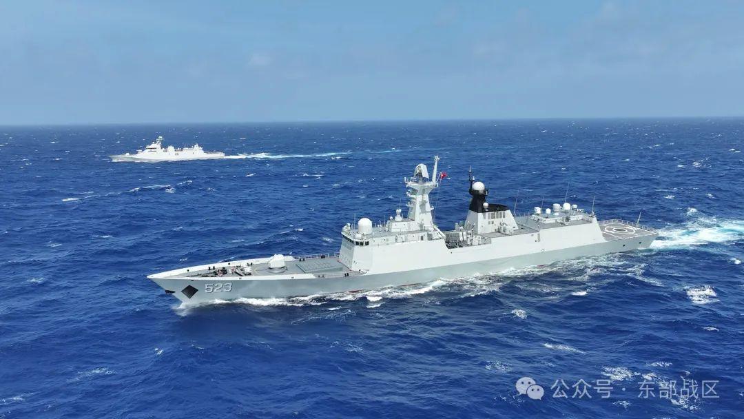 中国海军和印尼海军舰艇位台岛以东海域圆满完成通航演练