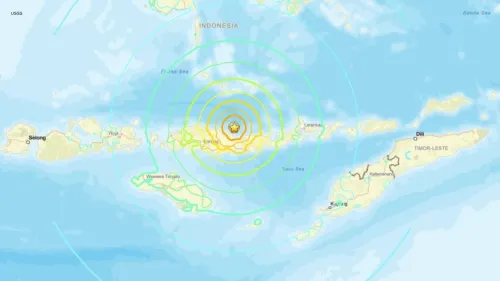 印尼7.7级地震引发海啸预警 当地官员敦促民众撤离
