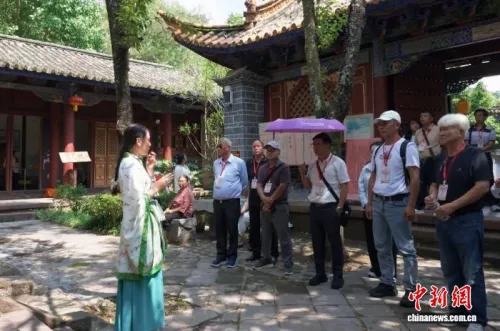 履迹滇中阅古今万象 以文为桥联结海外华教同心