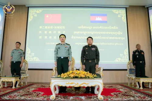 2026年“吴哥-长城”论坛在柬埔寨举行 柬王家军总司令强调深化柬中军事人才合作