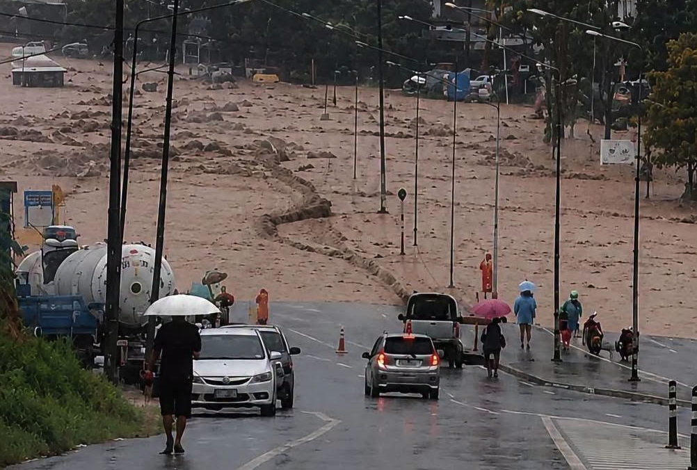 泰国北部暴雨引发洪灾 楠府逾1.6万人受影响 多条公路中断