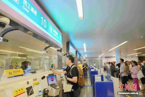 中国过境免签政策再扩容 南宁口岸迎越南入境首架航班
