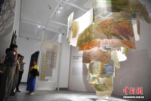 云南昆明美术双年展启幕 253件作品诠释中老铁路