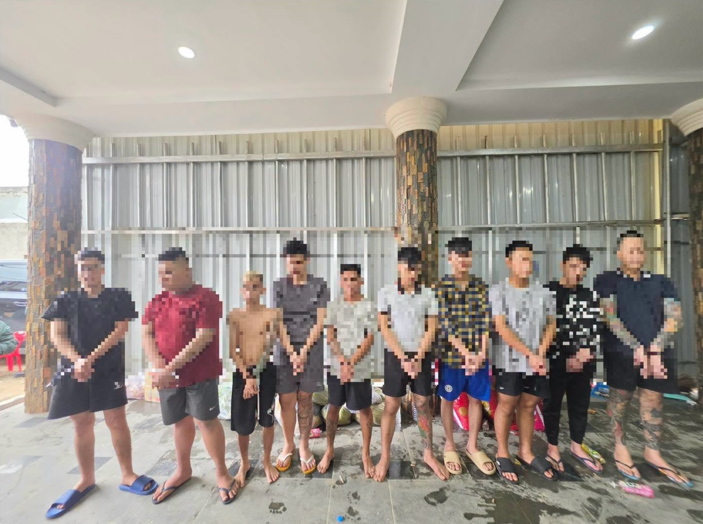 柬埔寨柴桢省警方突击铲除两处隐蔽网络诈骗窝点 抓获110名嫌疑人
