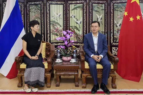 中国驻清迈总领事陈海平会见清迈大学孔子学院院长连晨