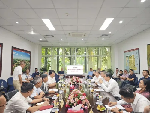 中国驻越南使领馆共同赴同奈市、西宁省考察中资企业