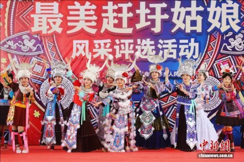 （走进中国乡村）古老民族服饰成“潮流” 广西乡镇“绣”出千万产业闯东盟
