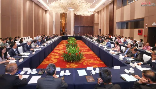 中共海南省委书记冯飞、海南省省长刘小明会见第三次东盟国家议员研讨班一行