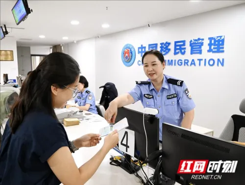 中国湖南岳阳发放首张“创业签证”，马来西亚姑娘的“贸易梦”从城陵矶港启航