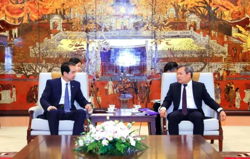 中国驻越南大使何炜会见越南河内市人民委员会主席武大胜 愿鼓励中企参与河内城市建设